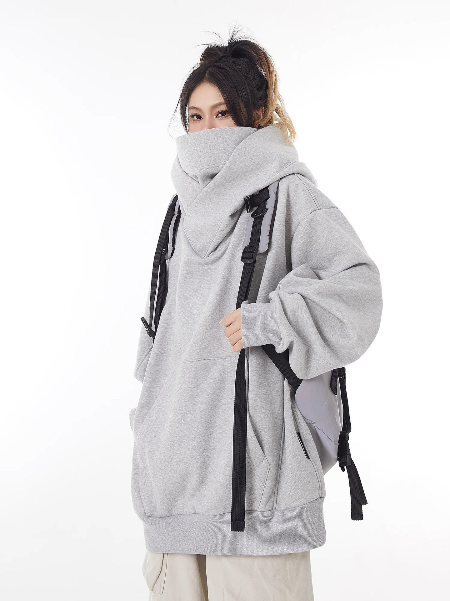 Weiter Hoodie mit hohem Kragen und Fleecefutter